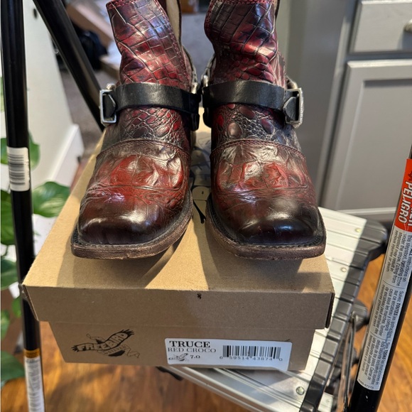 Freebird Truce Red Crocodile Pattern Leather Boots - Picture 10 of 13